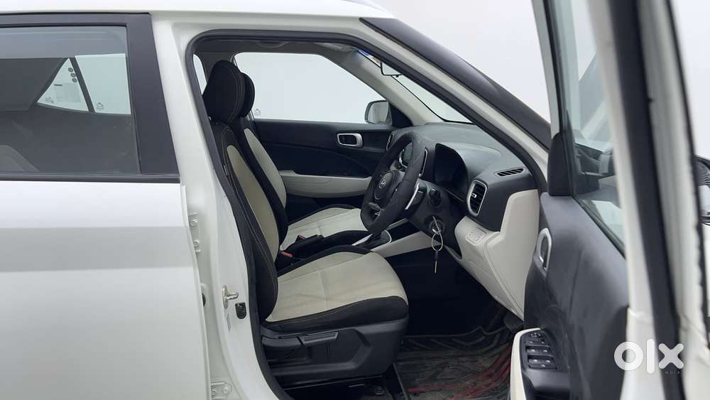 Hyundai Venue 1.0 S (o) Turbo Dct, 2023, Petrol