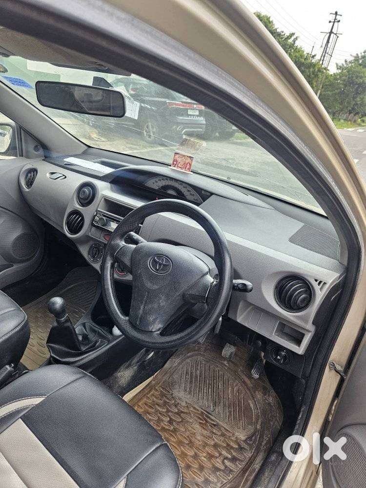 Toyota Etios Liva G, 2012, Petrol
