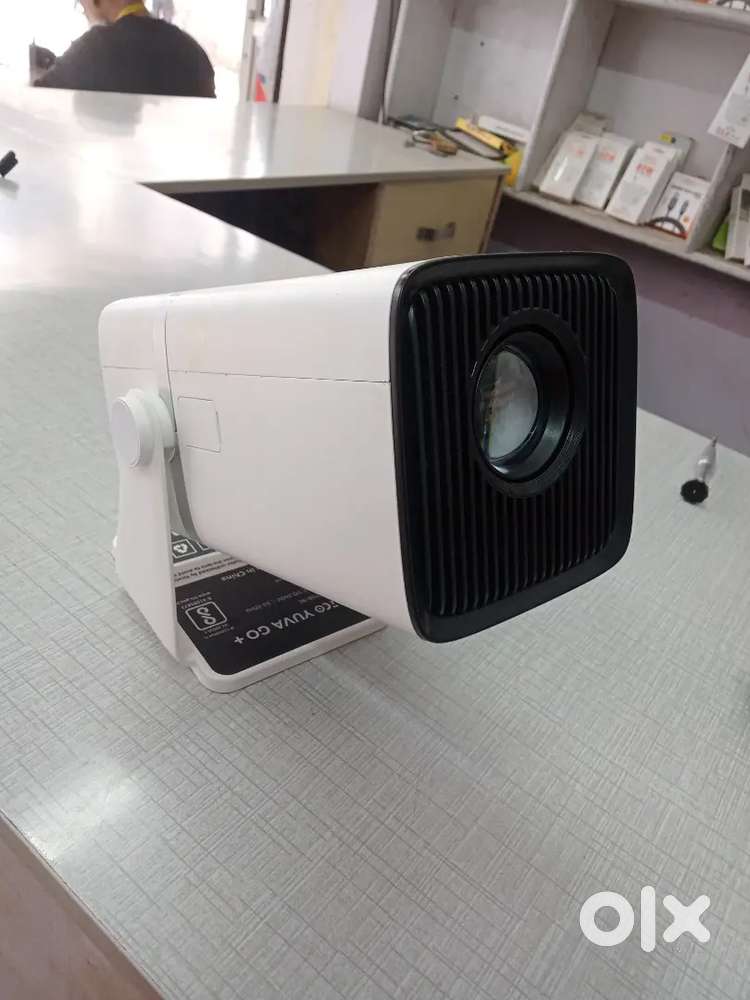 WZATCO YUVA GO PLUS PROJECTOR. 1080P