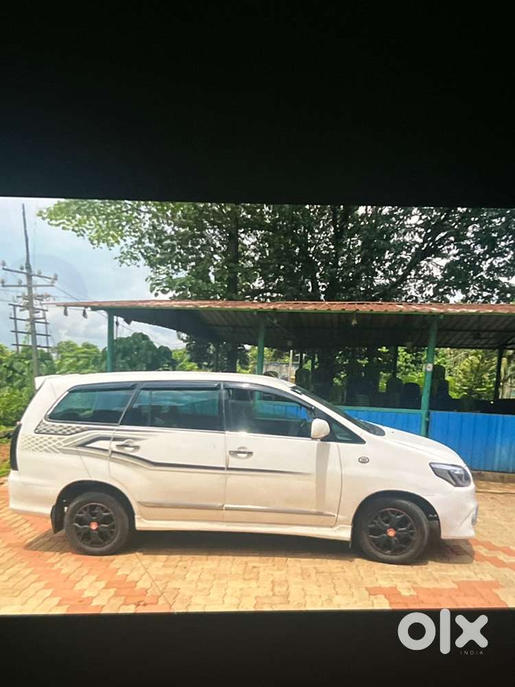 This 2015 Toyota Innova 2.5 E Diesel Vehicle Is A Reliable And Car