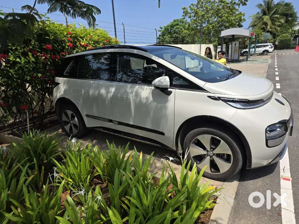 Mg Windsor Ev Essence 2025 Clay Beige