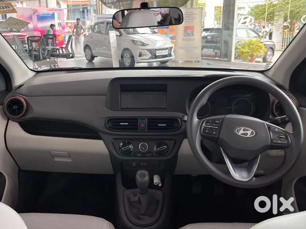 Hyundai Aura 2025 Petrol 1000 Km Driven