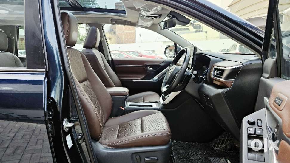 Toyota Innova Hycross 2.0 Zx Hybrid 7 Str, 2023, Petrol