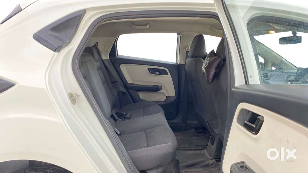 Tata Altroz 1.2 Xm Plus, 2022, Petrol