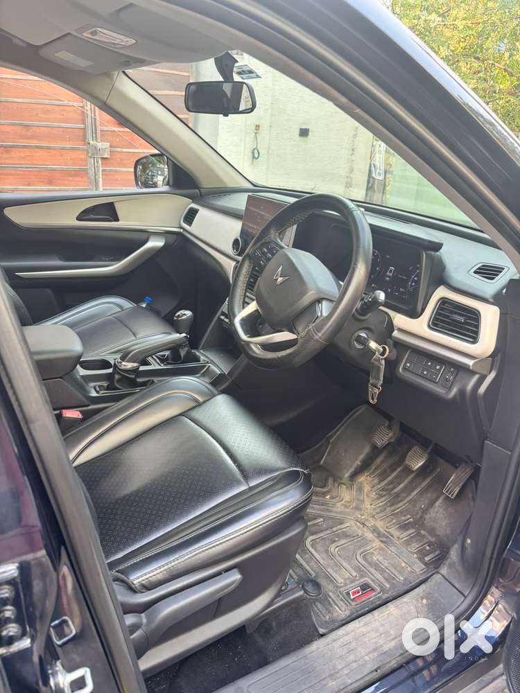 Mahindra Xuv700 Ax 5 Petrol Mt Str (e), 2024, Diesel