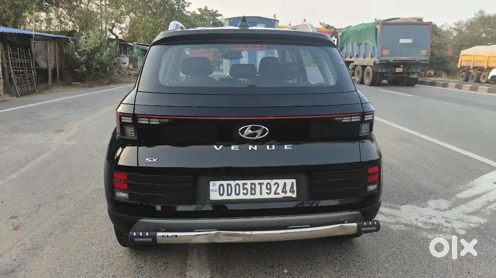Hyundai Venue 2024 Petrol Well Maintained