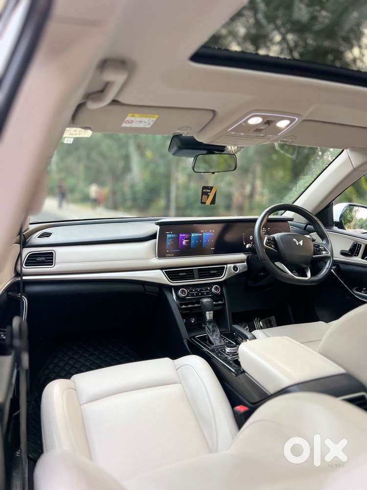 Mahindra Xuv700 2.2 Ax 7 Diesel At Str, 2023, Diesel