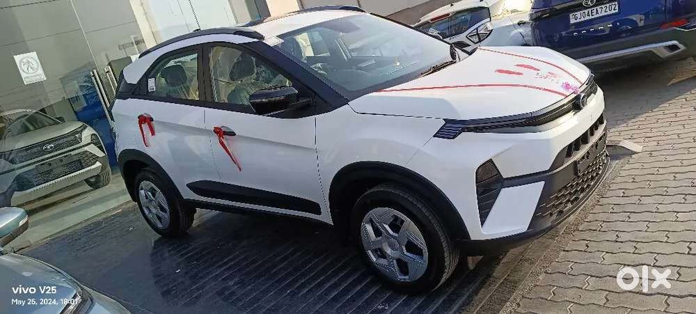 Tata Nexon Petrol Manual 2024 Variant