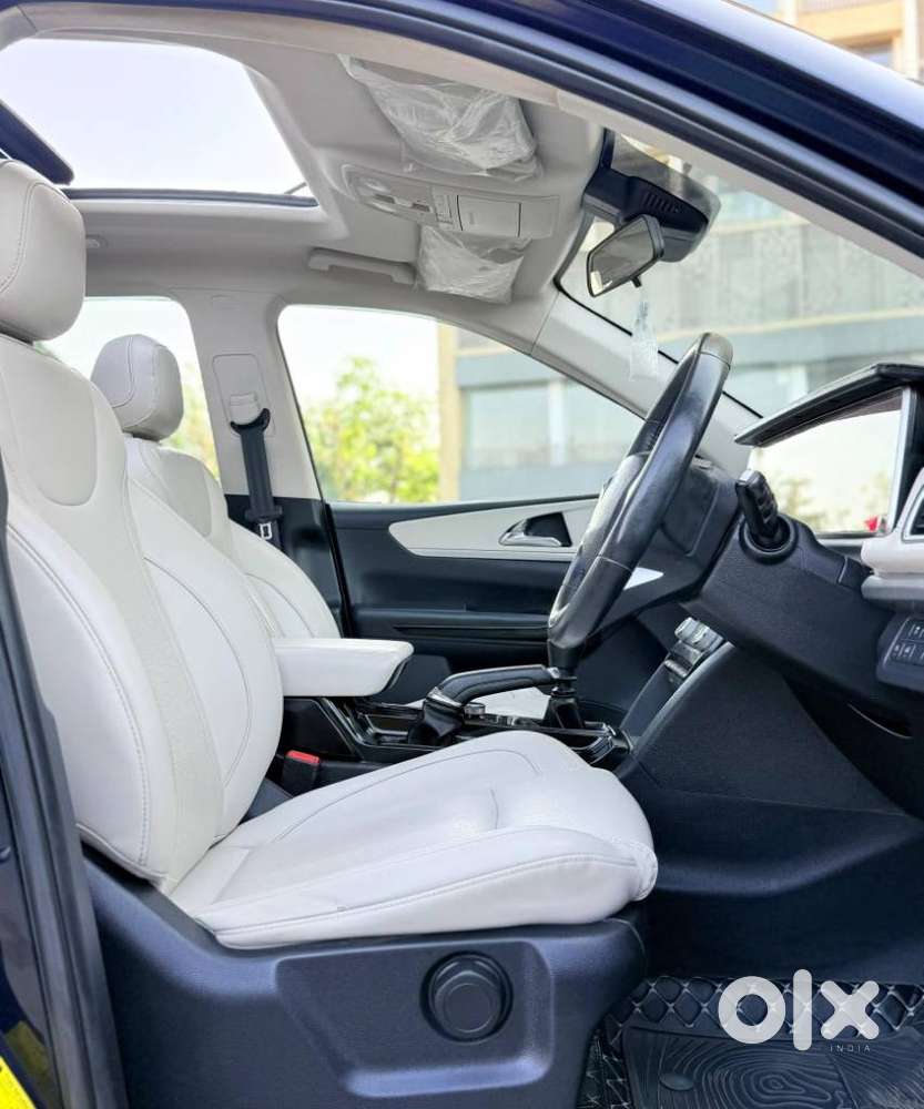 Mahindra Xuv700 2.2 Ax 7 Diesel Mt Luxury Pack Str, 2023, Diesel