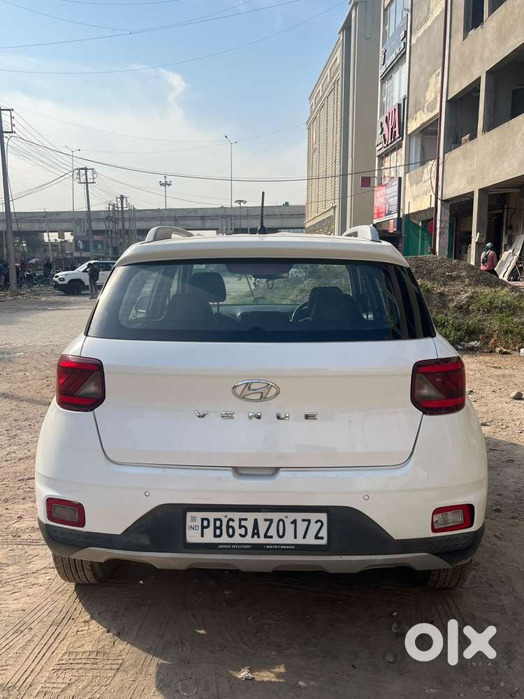 Hyundai Venue Petrol Manual 2021