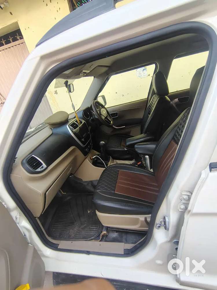 Mahindra Tuv 300 2015 Diesel Well Maintained