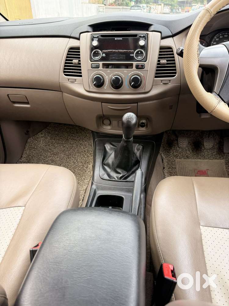 Toyota Innova 2.5 G (diesel) 8 Seater Bs Iv, 2015, Diesel