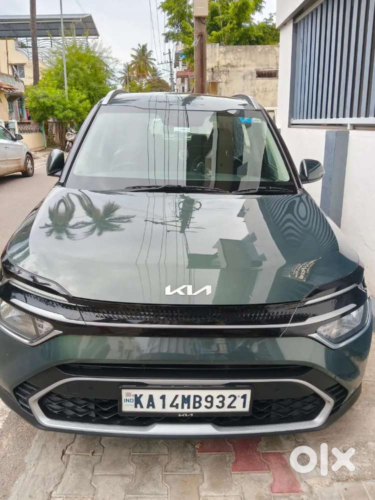 Kia Carens 2025 Petrol Well Maintained