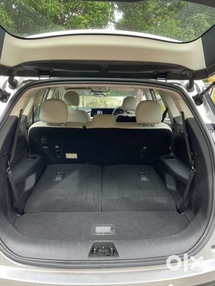 2022 Mahindra Xuv700 Ax 7 Petrol At | 35,000 Km | 7 Seater | Sunroof