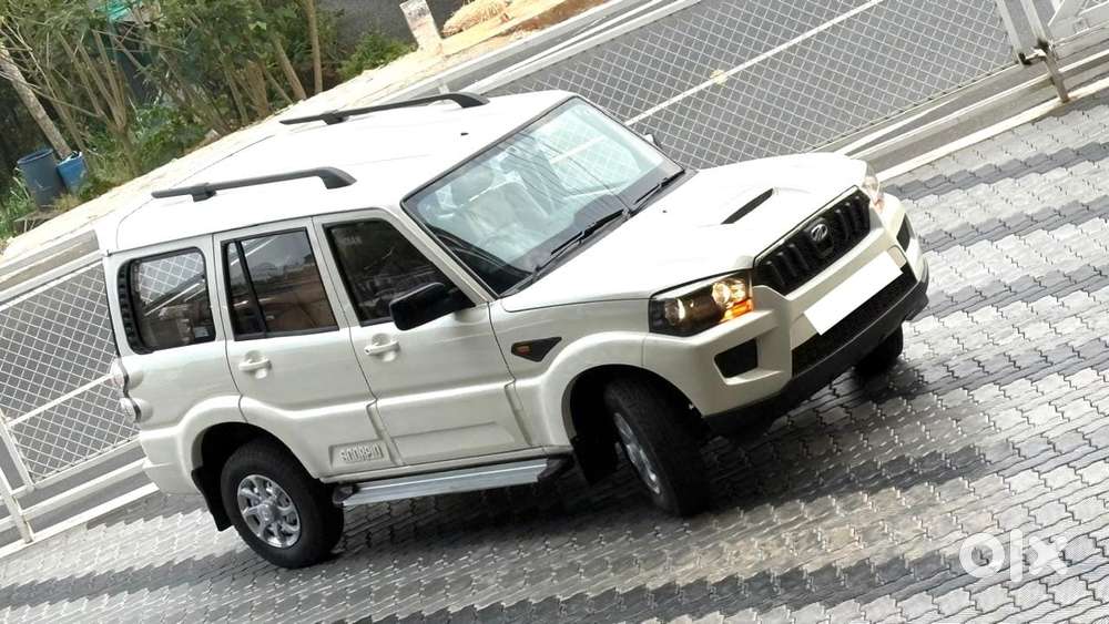 Mahindra Scorpio, 2015