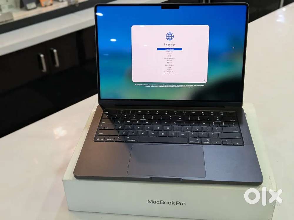 MacBook Pro M5 Chip 24GB RAM 1TB SSD 14INCH 2025 With 3 Year Warranty