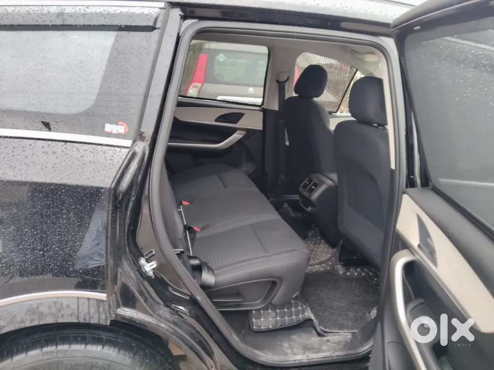 Mahindra Xuv700 7 Seatr  2025 Year