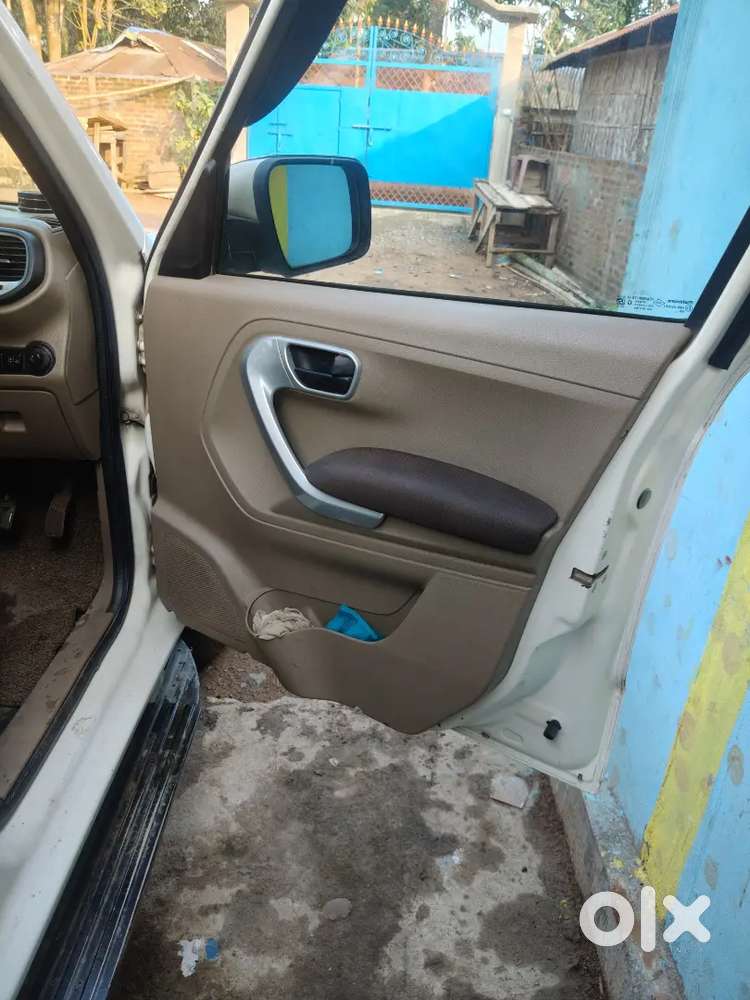 Mahindra Tuv 300 2018 Diesel Automatic