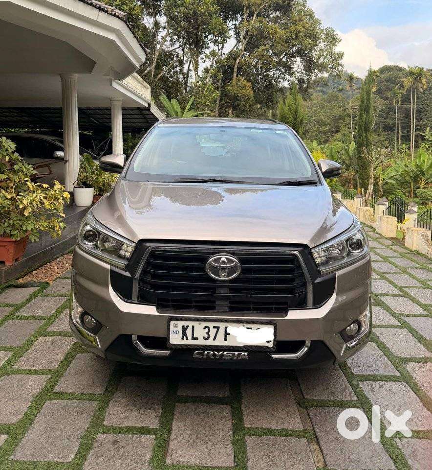 Toyota Innova Crysta 2.4 V, 2023