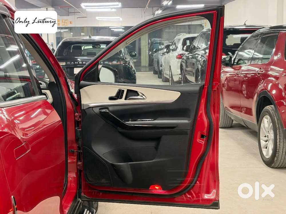 Mahindra Xuv700 2.0 Ax 7 Petrol Mt Str, 2022, Petrol