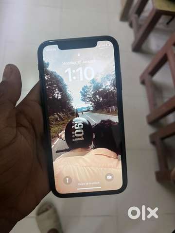 iphone 11 with airpods Mobile Phones 1758265462