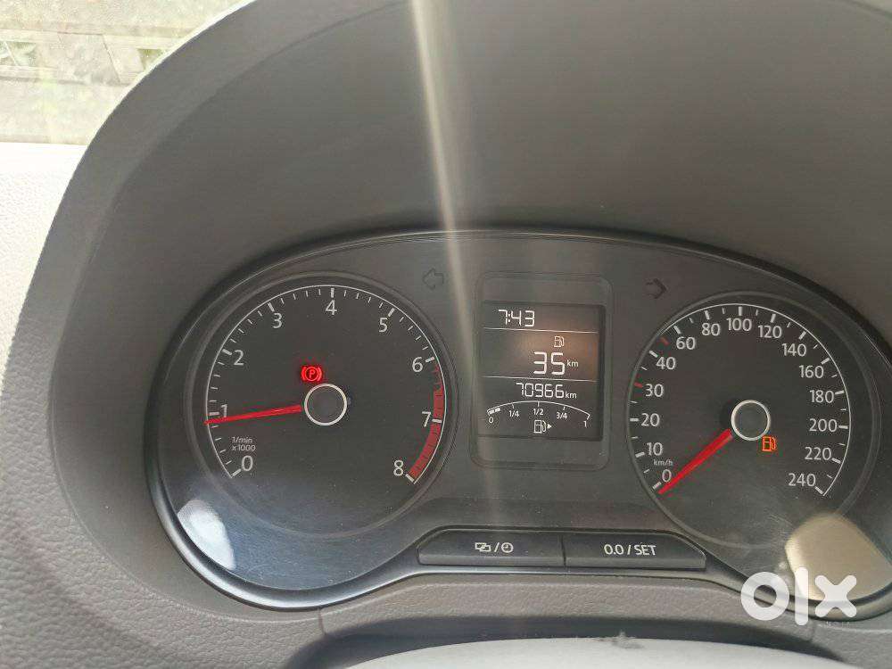 Volkswagen Vento Celeste 1.6 Highline, 2016, Petrol