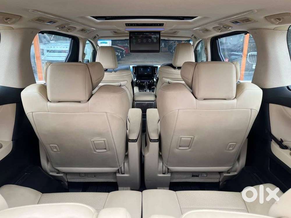 Toyota Vellfire 2.5 Executive Lounge, 2022, Petrol