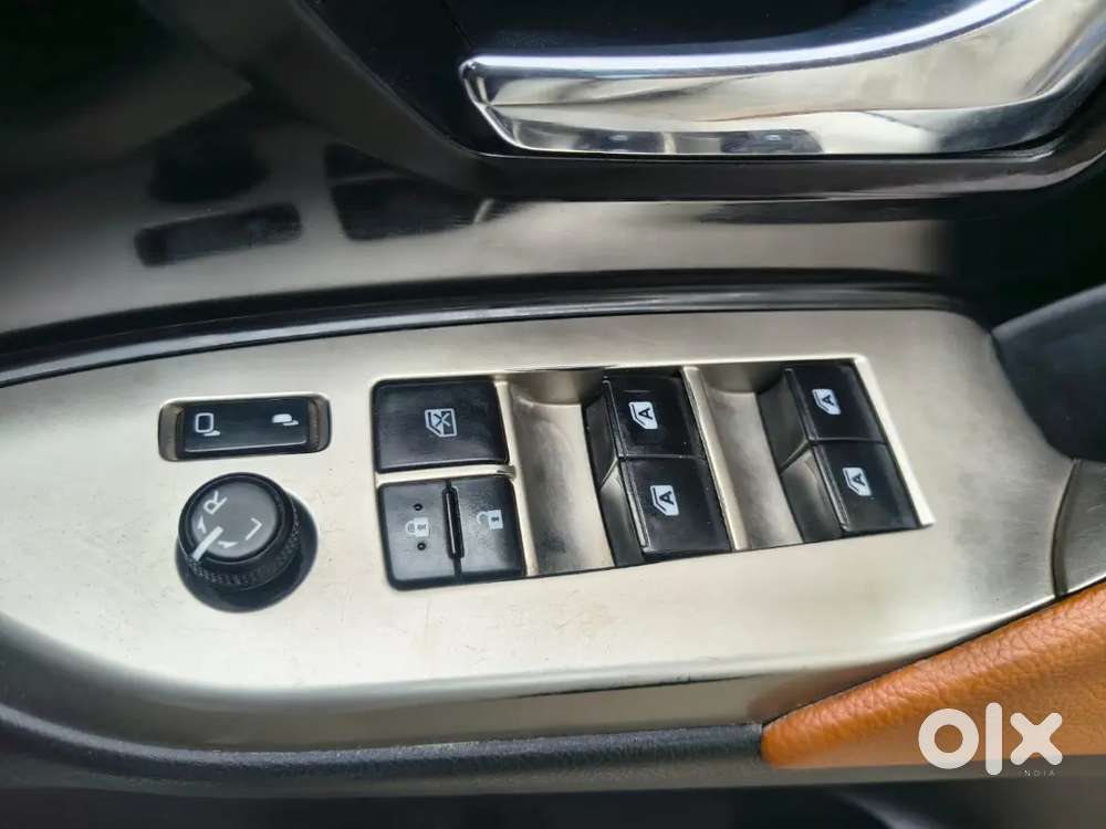Toyota Innova Crysta 2016 Variant