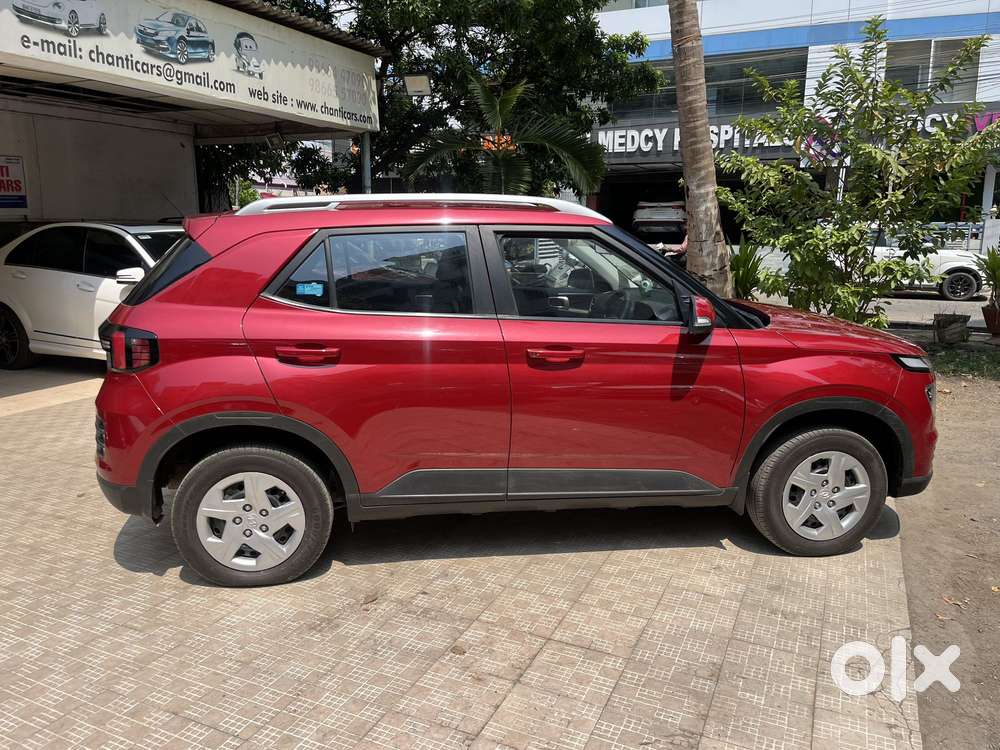 Hyundai Venue 1.2 S (o), 2022, Petrol