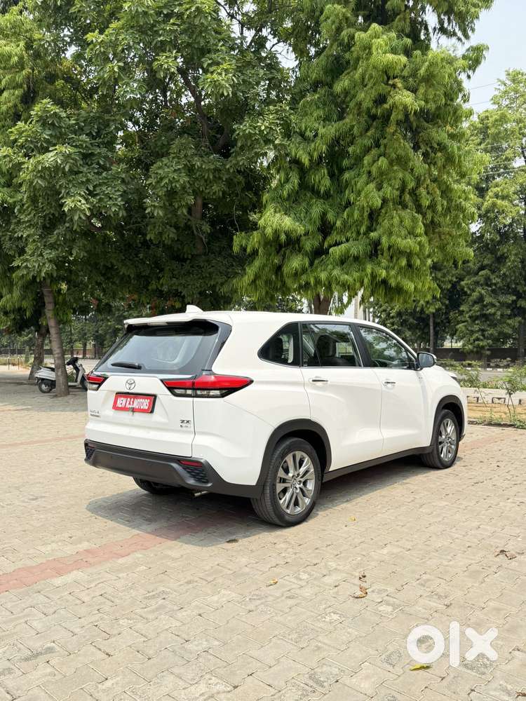 Toyota Innova Hycross 2.0 Zx (o) Hybrid 7 Str, 2025, Petrol