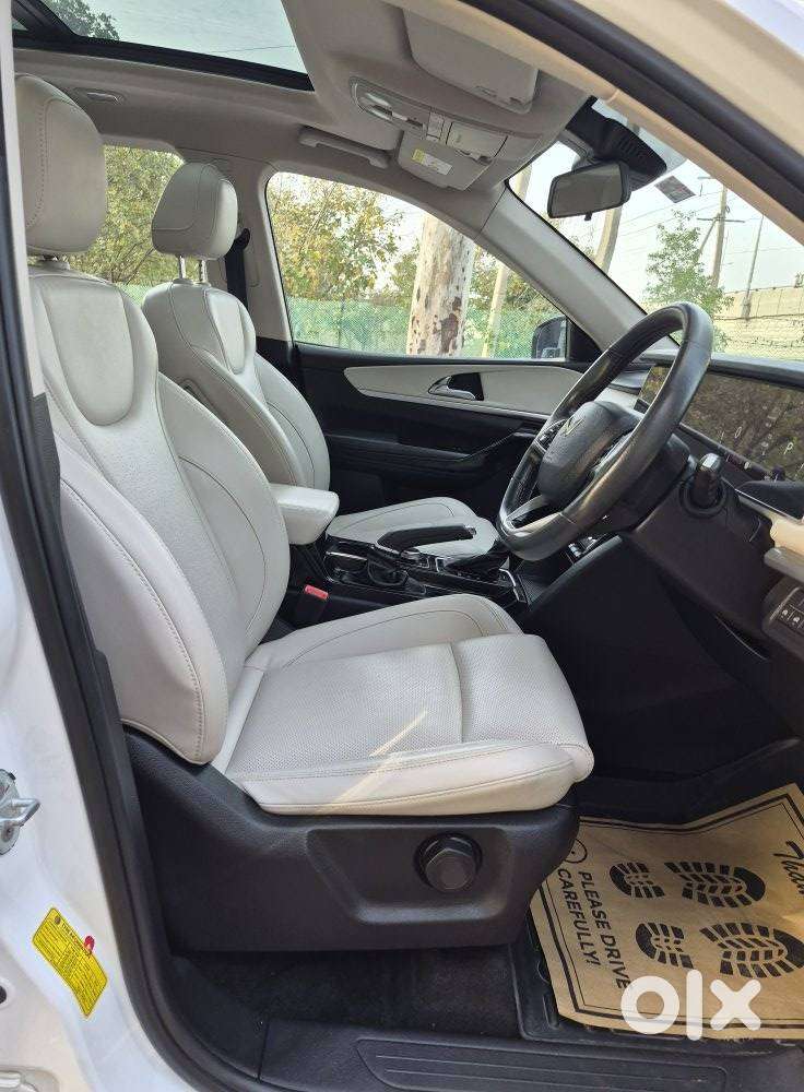 Mahindra Xuv700 2.2 Ax 7 Diesel At Str, 2023, Diesel