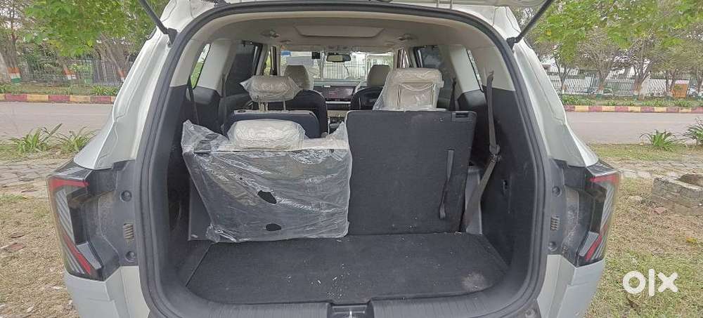Kia Carens Clavis, 2025, Petrol