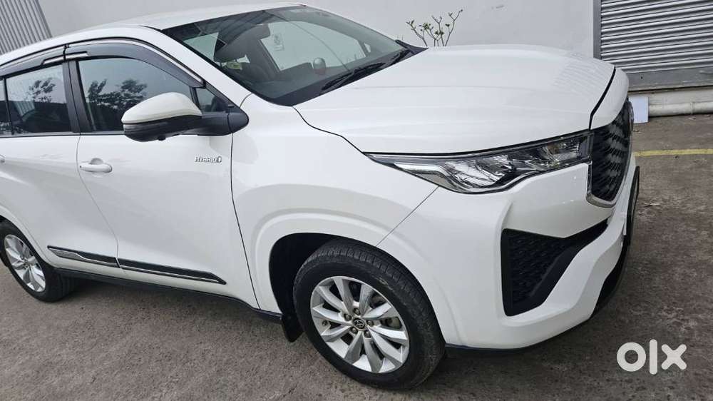 Toyota Innova Hycross 2023 Petrol 42500 Km Driven