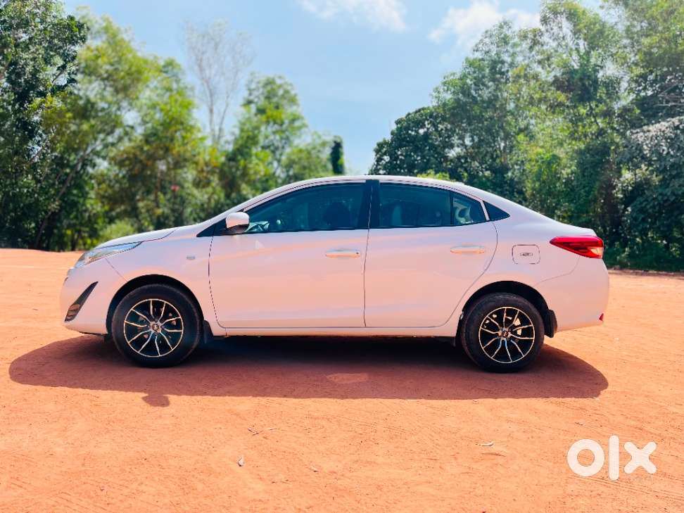 Toyota Yaris J Cvt, 2021, Petrol