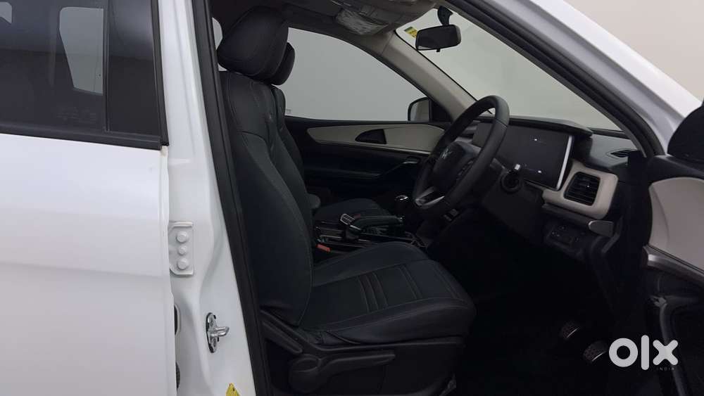 Mahindra Xuv700 2.2 Ax 5 Diesel Mt 7 Str, 2024, Diesel