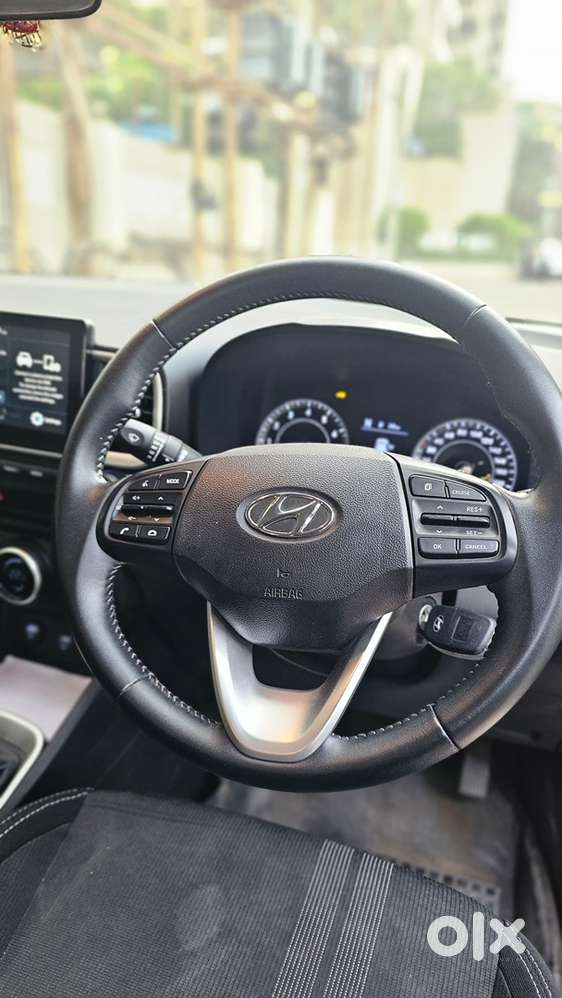 Hyundai Venue Petrol Automatic 2021