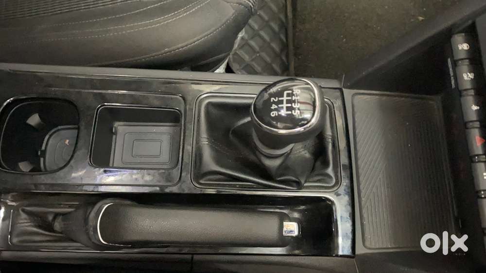 Mahindra Xuv700 2.0 Ax 5 Petrol Mt 7 Str, 2021, Petrol