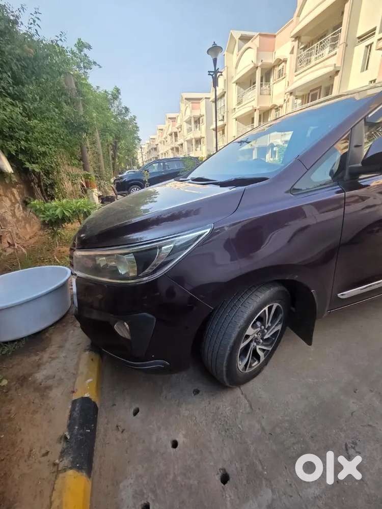 Innova Crysta 2.4g 7 Seater