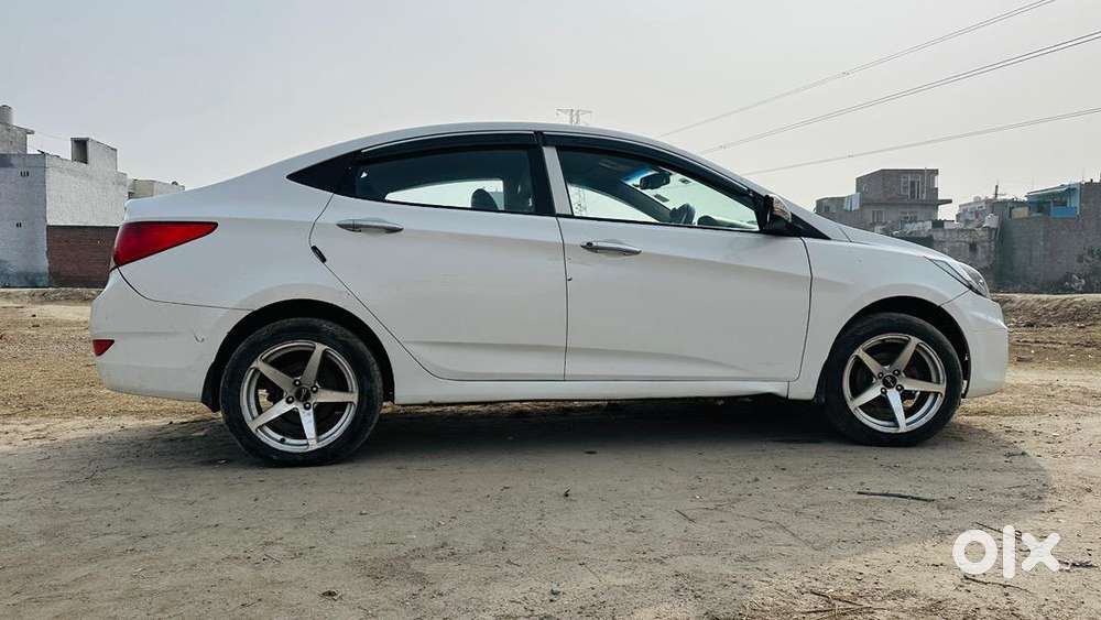 Hyundai Fluidic Verna 2015 Diesel 180000 Km Driven