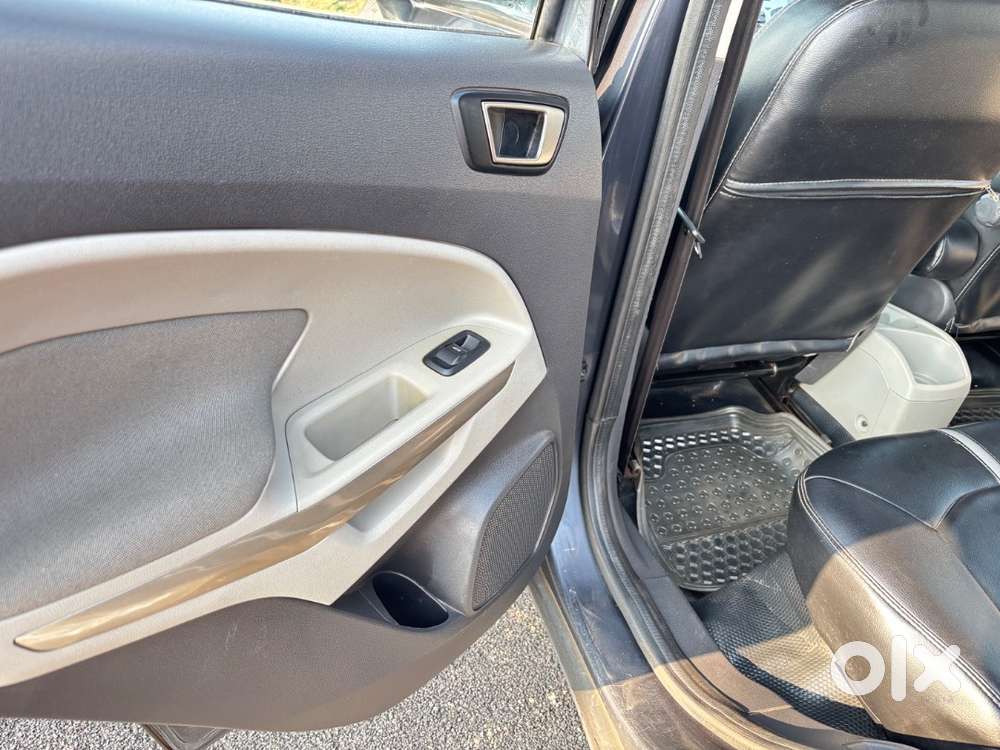 Good Condition Showroom History Available 80%tyre Diesel Vehicle