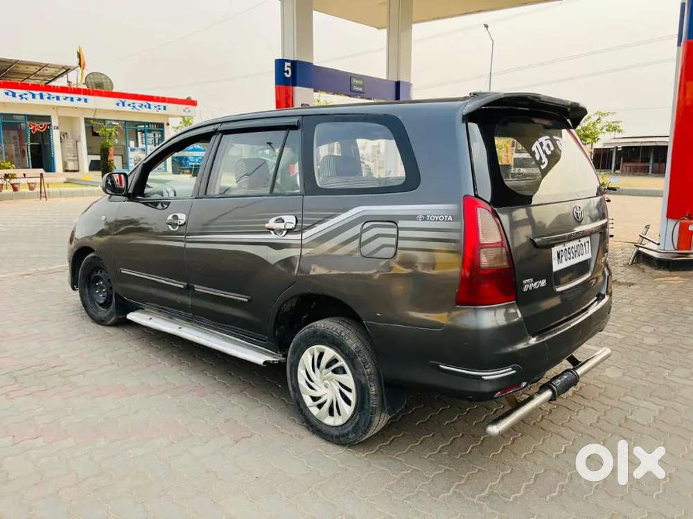 Toyota Innova Hycross 2011 Diesel 150000 Km Driven