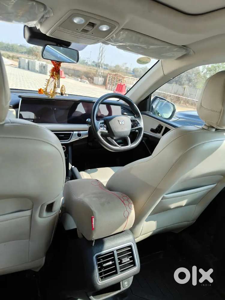 Mahindra Xuv700 2023 Diesel 48000 Km Driven Well Maintained