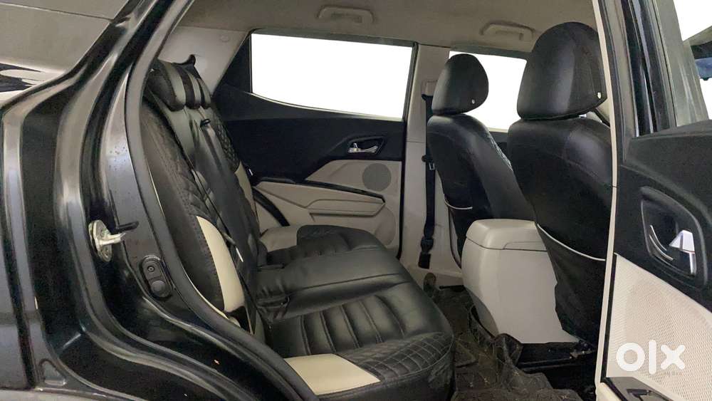 Mahindra Xuv300 W8, 2021, Petrol