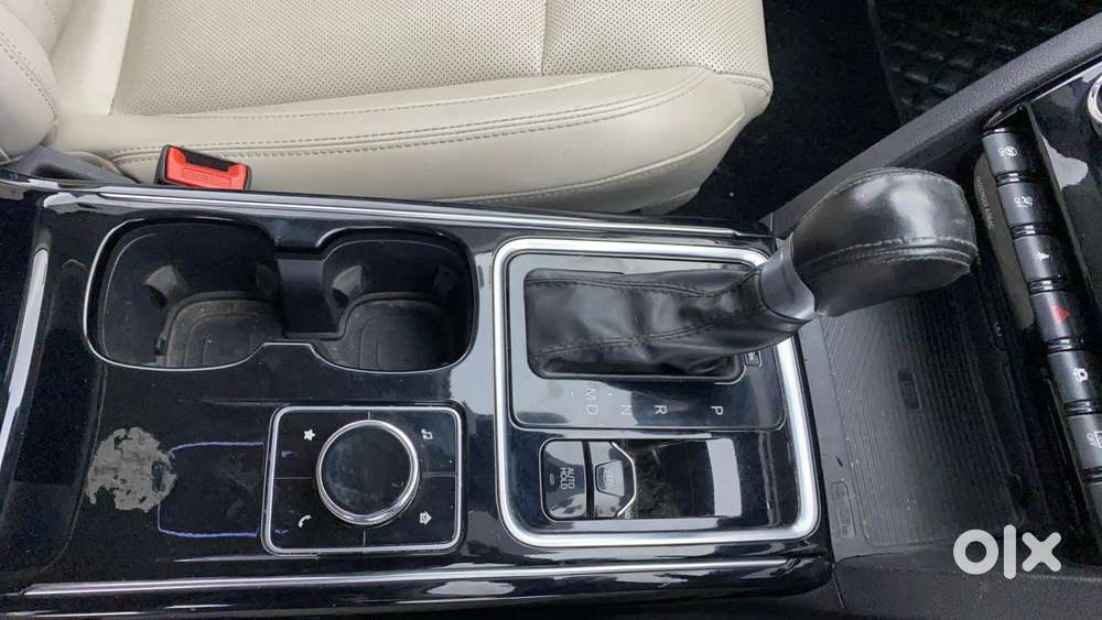 Mahindra Xuv700 2.0 Ax 7 Petrol Mt Str, 2021, Petrol