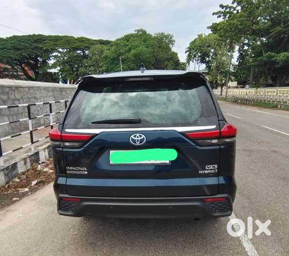 Toyota Innova Hycross 2023