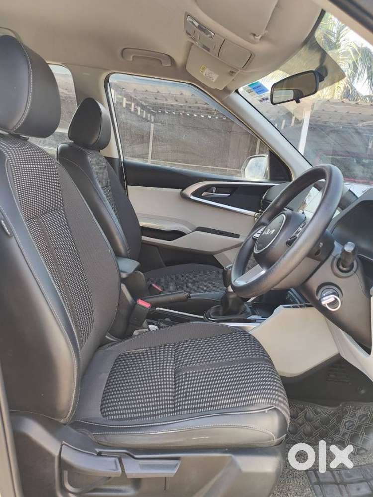 Kia Carens, 2023, Petrol