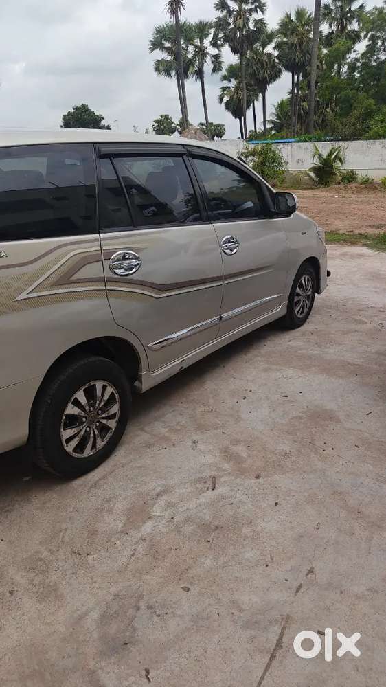 Toyota Innova 2015 Diesel 175000 Km Driven