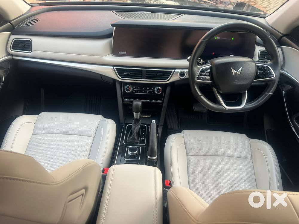 Mahindra Xuv700 2.2 Ax 7 Diesel At Str, 2022, Diesel