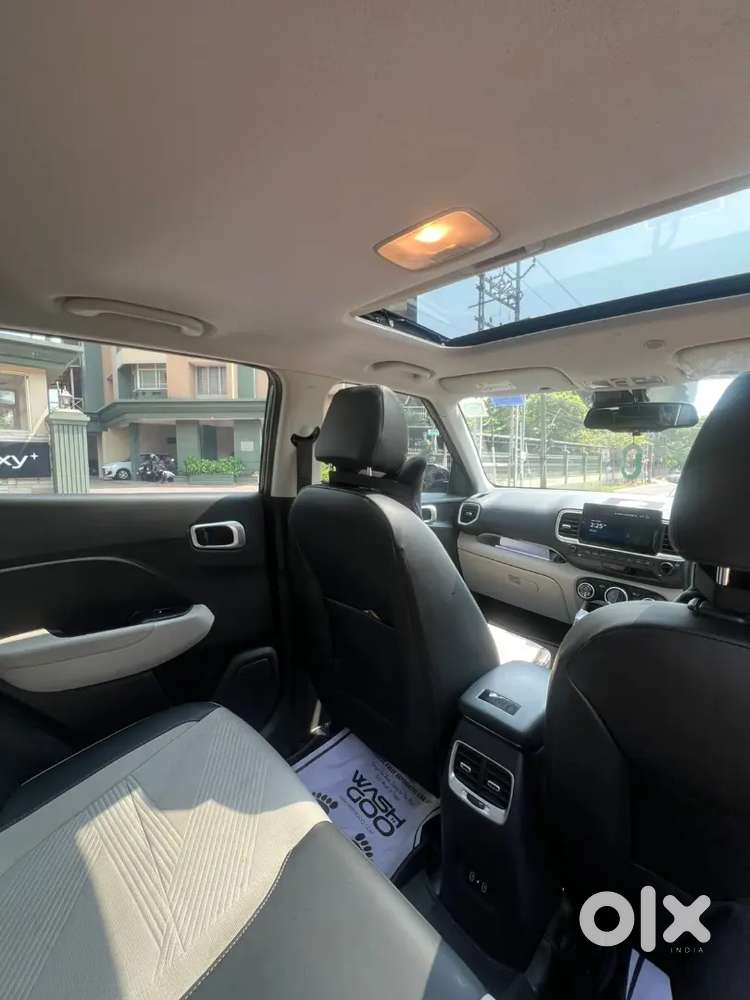 Hyundai Venue 2024 Petrol Well Maintained