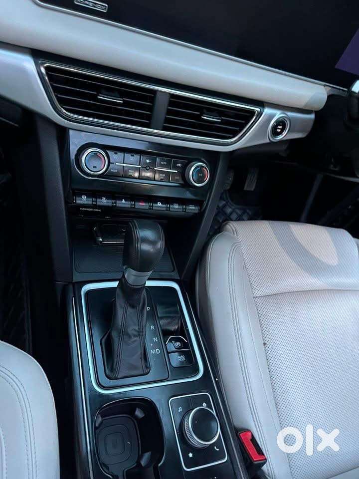 Mahindra Xuv700 2.2 Ax 7 Diesel At Luxury Pack Str, 2026, Diesel